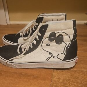 Vans Men's Black and White Snoopy HiSk8 High-Tops